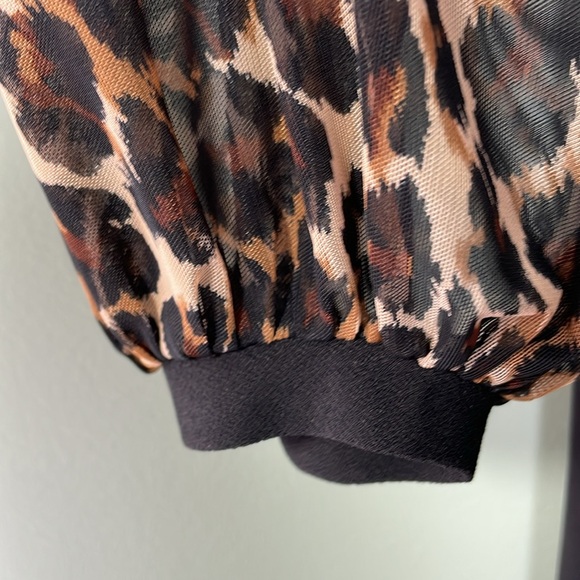 Loose tunic top with sheer balloon sleeves by Laura Size M -Like NEW - Picture 5 of 10